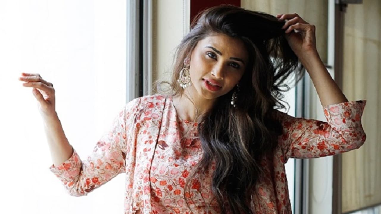 Skin Care: বলিরেখা মুক্ত উজ্জ্বল ত্বক পেতে মেনে চলুন এই টোটকা, প্রকাশ্যে এল ডেইজির স্কিন কেয়ার রুটিন Skin Care: বলিরেখা মুক্ত উজ্জ্বল ত্বক পেতে মেনে চলুন এই টোটকা, প্রকাশ্যে এল ডেইজির স্কিন কেয়ার রুটিন