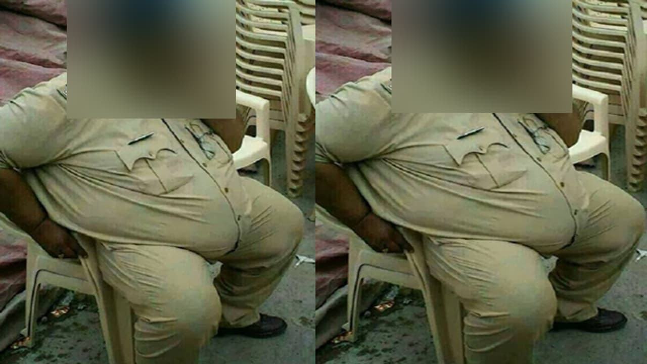 కర్ణాటక పోలీస్ శాఖ హెచ్చరిక : పోలీసులు ‘‘ఫ్యామిలీ ప్యాక్’’లు తగ్గించకుంటే సస్పెన్షనే.. కర్ణాటక పోలీస్ శాఖ హెచ్చరిక : పోలీసులు ‘‘ఫ్యామిలీ ప్యాక్’’లు తగ్గించకుంటే సస్పెన్షనే..