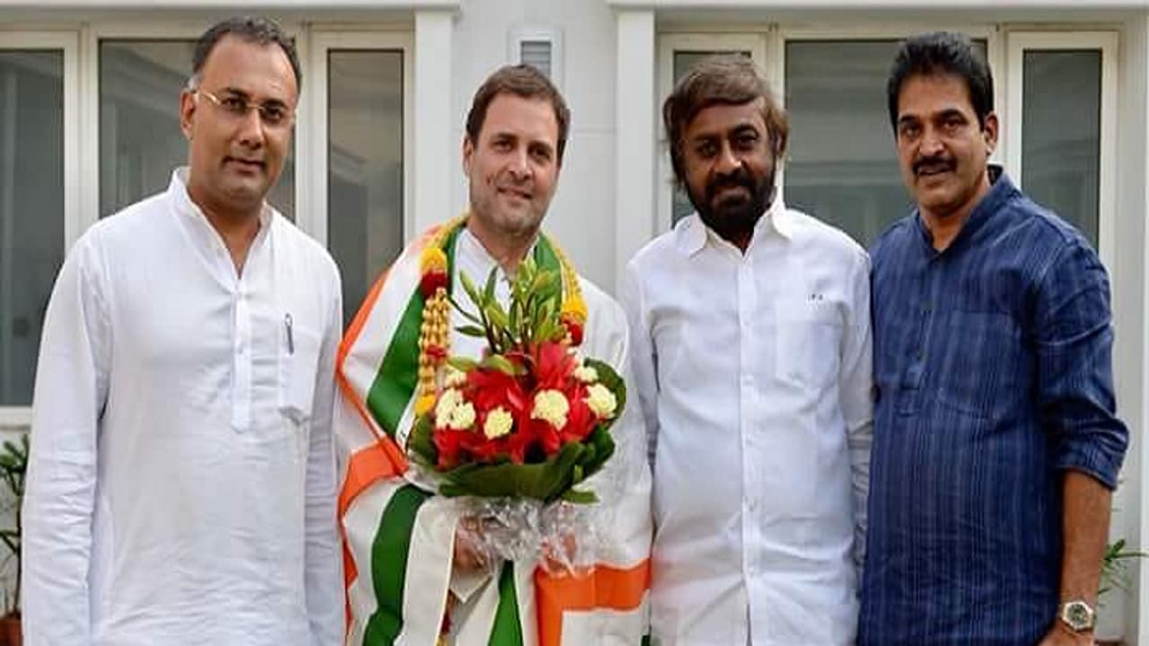 ನನಗೂ 48, ಅನುಭವ ಇದೆ: ರಾಹುಲ್ ಭೇಟಿಯಾದ ಗುಂಡೂರಾವ್! ನನಗೂ 48, ಅನುಭವ ಇದೆ: ರಾಹುಲ್ ಭೇಟಿಯಾದ ಗುಂಡೂರಾವ್!