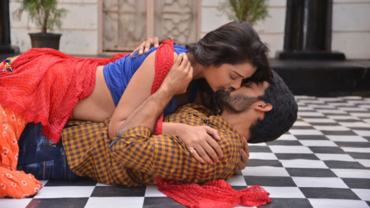 'RX100'లో పవన్ పార్టీ! 'RX100'లో పవన్ పార్టీ!