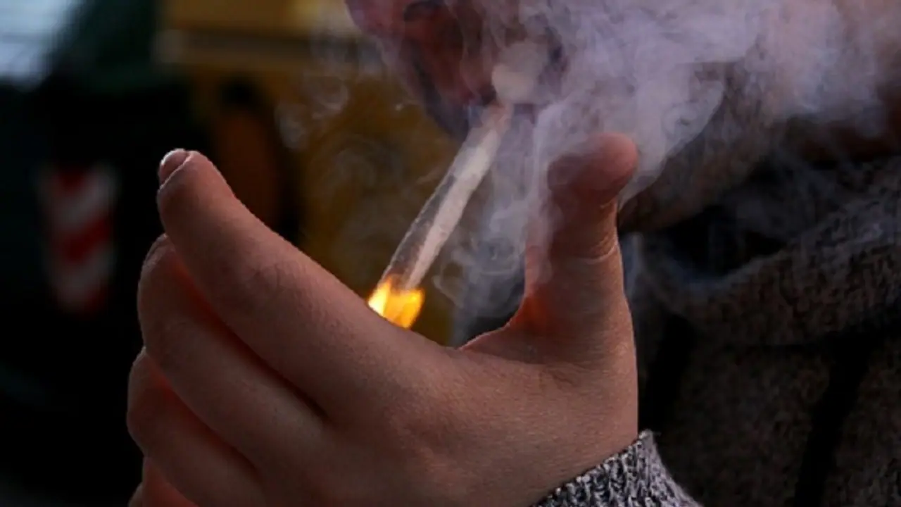 ಕಳವಳ: ಮಾದಕ ವಸ್ತುಗಳ ಸ್ವರ್ಗವಾಗುತ್ತಿದೆಯೇ ನಮ್ಮ ಚೆಲುವ ಕನ್ನಡನಾಡು? ಕಳವಳ: ಮಾದಕ ವಸ್ತುಗಳ ಸ್ವರ್ಗವಾಗುತ್ತಿದೆಯೇ ನಮ್ಮ ಚೆಲುವ ಕನ್ನಡನಾಡು?