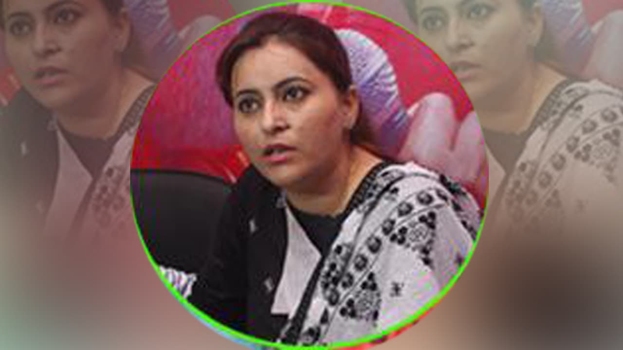 కాలేజీ అమ్మాయితో ఎమ్మెల్యే రాసలీలలు: బయటపెట్టిన భార్య కాలేజీ అమ్మాయితో ఎమ్మెల్యే రాసలీలలు: బయటపెట్టిన భార్య