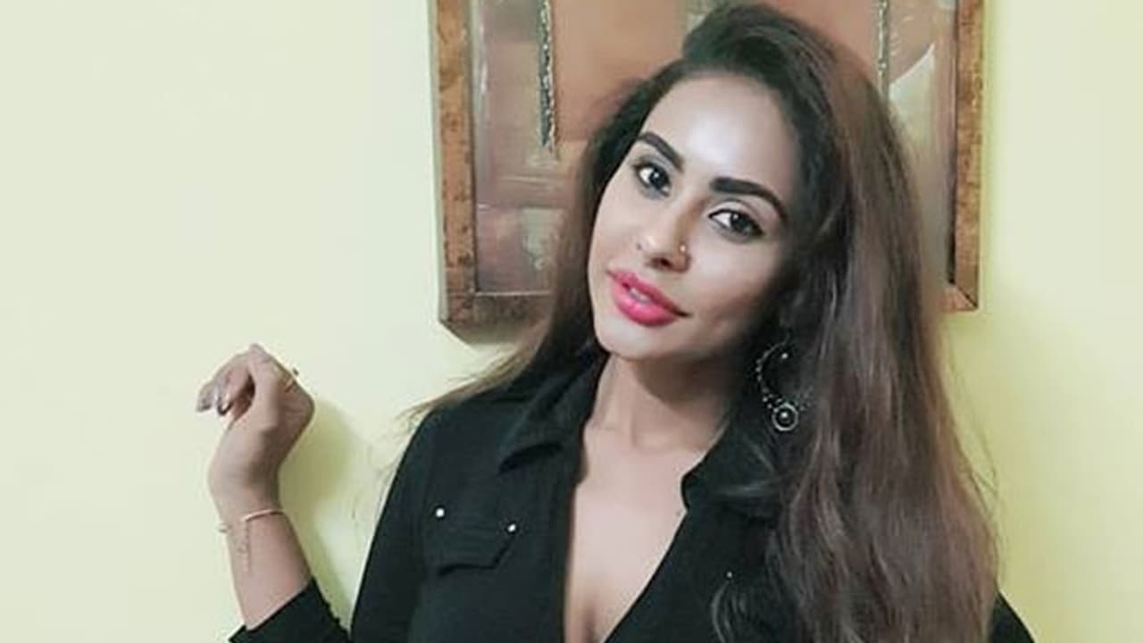 శ్రీరెడ్డి: ఆ టాప్ హీరోయిన్లతో పోలిస్తే నా లిస్ట్ చాలా చిన్నది శ్రీరెడ్డి: ఆ టాప్ హీరోయిన్లతో పోలిస్తే నా లిస్ట్ చాలా చిన్నది