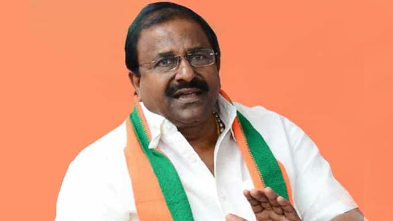 విశాఖ స్టీల్ ప్లాంట్ ఎక్కడికీ పోదు: సోము వీర్రాజు సంచలన వ్యాఖ్యలు విశాఖ స్టీల్ ప్లాంట్ ఎక్కడికీ పోదు: సోము వీర్రాజు సంచలన వ్యాఖ్యలు