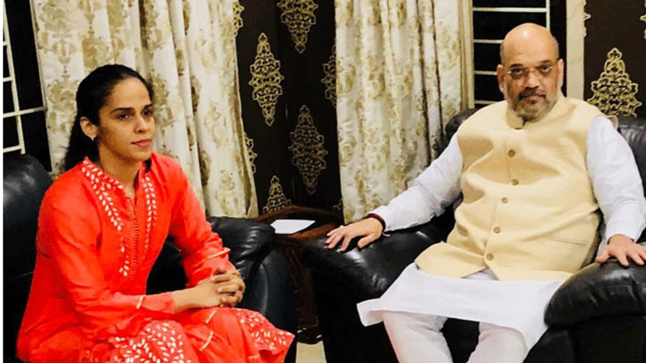 ಸೈನಾ ಭೇಟಿ ಮಾಡಿದ ಬಿಜೆಪಿ ಮುಖಂಡ ಅಮಿತ್ ಶಾ ಸೈನಾ ಭೇಟಿ ಮಾಡಿದ ಬಿಜೆಪಿ ಮುಖಂಡ ಅಮಿತ್ ಶಾ