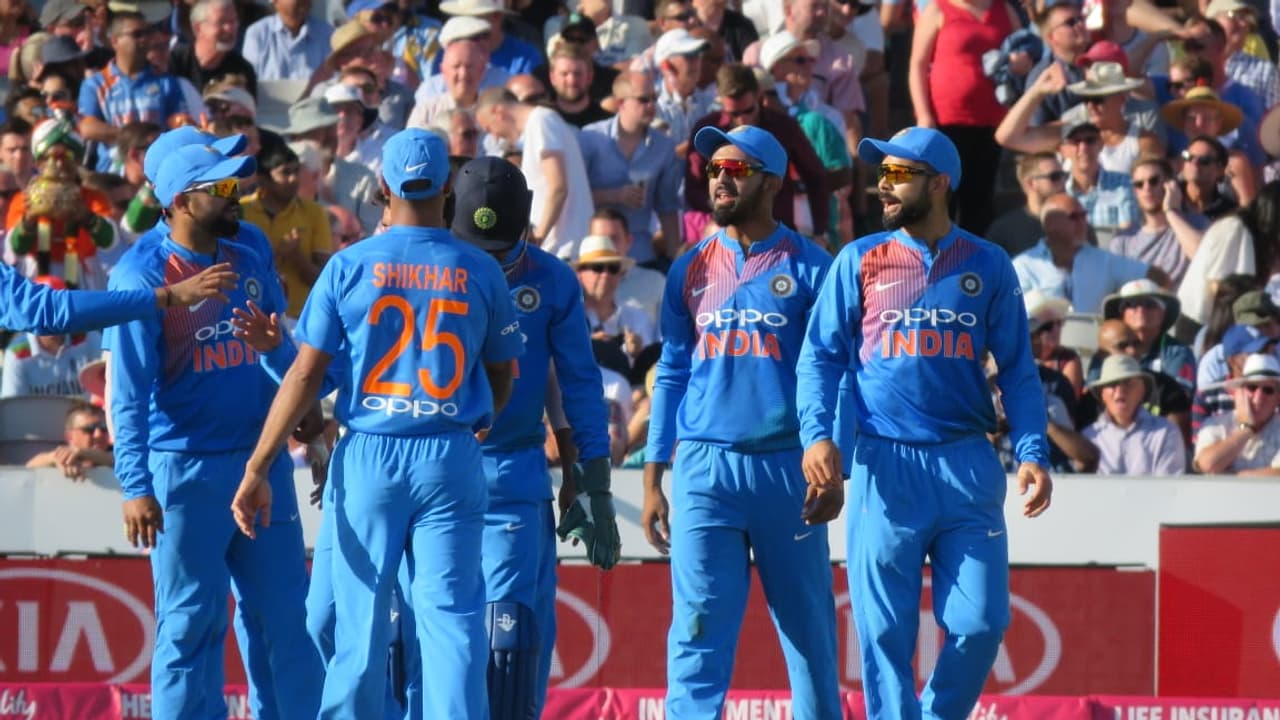 ಇಂಗ್ಲೆಂಡ್ ಗೆಲುವಿಗೆ 257 ರನ್ ಟಾರ್ಗೆಟ್ ನೀಡಿದ ಟೀಂ ಇಂಡಿಯಾ ಇಂಗ್ಲೆಂಡ್ ಗೆಲುವಿಗೆ 257 ರನ್ ಟಾರ್ಗೆಟ್ ನೀಡಿದ ಟೀಂ ಇಂಡಿಯಾ