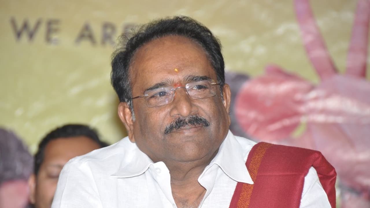 అన్నగారు బాలయ్యని పూనారు.. పరుచూరి కామెంట్స్! అన్నగారు బాలయ్యని పూనారు.. పరుచూరి కామెంట్స్!