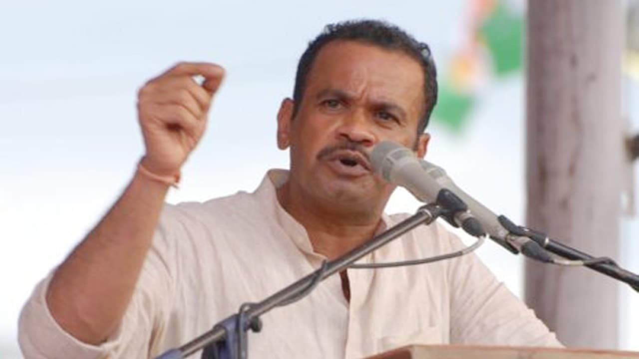 ఇంకెప్పుడు స్పందిస్తారు, దారుణాలు కనబడటం లేదా: కేసీఆర్ పై మాజీమంత్రి కోమటిరెడ్డి ఫైర్ ఇంకెప్పుడు స్పందిస్తారు, దారుణాలు కనబడటం లేదా: కేసీఆర్ పై మాజీమంత్రి కోమటిరెడ్డి ఫైర్