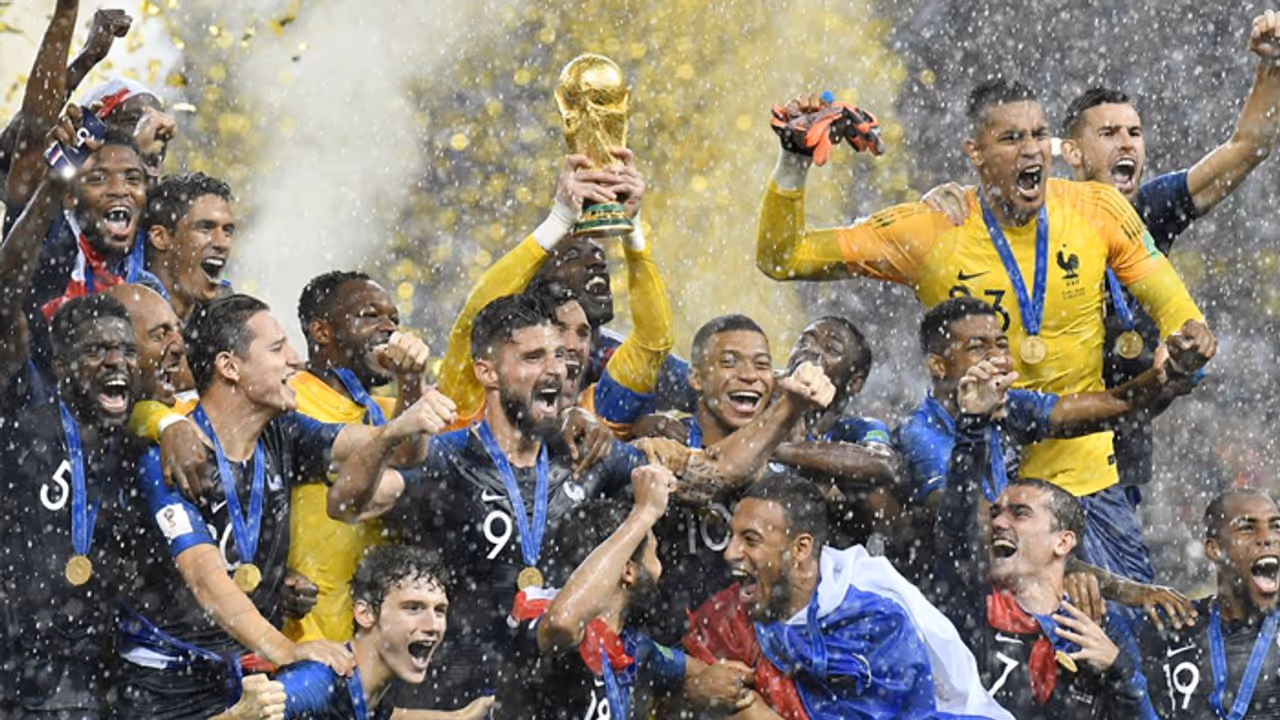 ఫ్రాన్స్ ఫిఫాను ఇలా ముద్దాడింది..అసలు హీరోలు ఎవరంటే..?