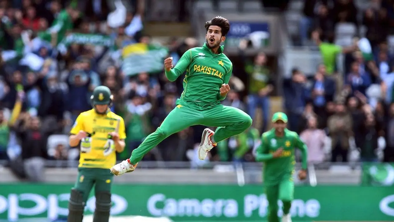 ಪಾಕ್ ವೇಗಿ ಹಸನ್ ಆಲಿ ಸಂಭ್ರಮಾಚರಣೆ ಅರ್ಧಕ್ಕೆ ನಿಲ್ಲಿಸಿದ್ದು ಯಾಕೆ? ಪಾಕ್ ವೇಗಿ ಹಸನ್ ಆಲಿ ಸಂಭ್ರಮಾಚರಣೆ ಅರ್ಧಕ್ಕೆ ನಿಲ್ಲಿಸಿದ್ದು ಯಾಕೆ?