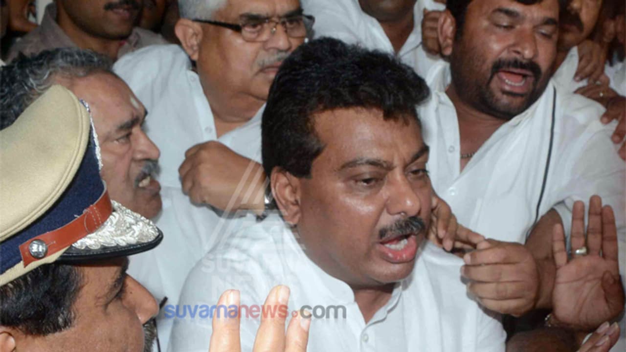 ಡಿಕೆಶಿಗೆ ಎಂ.ಬಿ.ಪಾಟೀಲ್ ಸವಾಲು : ಕ್ಷಮೆ ಯಾಚಿಸಲು ಆಗ್ರಹ ಡಿಕೆಶಿಗೆ ಎಂ.ಬಿ.ಪಾಟೀಲ್ ಸವಾಲು : ಕ್ಷಮೆ ಯಾಚಿಸಲು ಆಗ್ರಹ