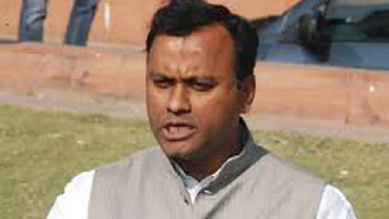 రేవంత్ రెడ్డి బ్లాక్ మెయిలర్, చీటర్.. మే నెలలోనే తెలంగాణ ఎన్నికలు : కోమటిరెడ్డి రాజగోపాల్ రెడ్డి వ్యాఖ్యలు రేవంత్ రెడ్డి బ్లాక్ మెయిలర్, చీటర్.. మే నెలలోనే తెలంగాణ ఎన్నికలు : కోమటిరెడ్డి రాజగోపాల్ రెడ్డి వ్యాఖ్యలు