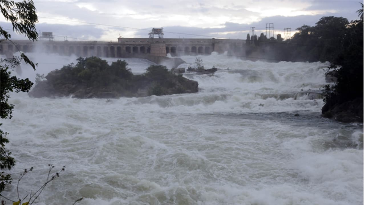 ಕಾವೇರಿ ನದಿ ಪಾತ್ರದಲ್ಲಿ ಪ್ರವಾಹ : ಕಟ್ಟೆಚ್ಚರ ಕಾವೇರಿ ನದಿ ಪಾತ್ರದಲ್ಲಿ ಪ್ರವಾಹ : ಕಟ್ಟೆಚ್ಚರ