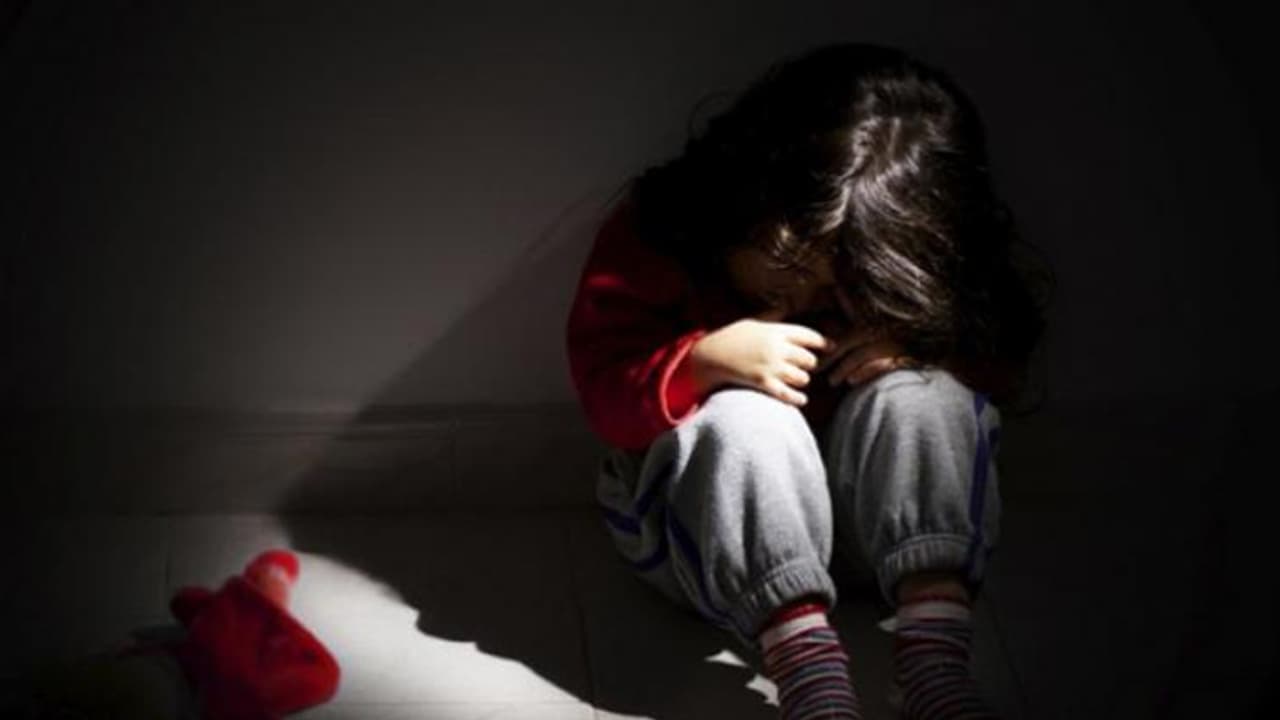 ఢిల్లీలో ఆరేళ్ల చిన్నారిపై అత్యాచారం.. మార్కెట్లో పడేసిన కామాంధులు ఢిల్లీలో ఆరేళ్ల చిన్నారిపై అత్యాచారం.. మార్కెట్లో పడేసిన కామాంధులు