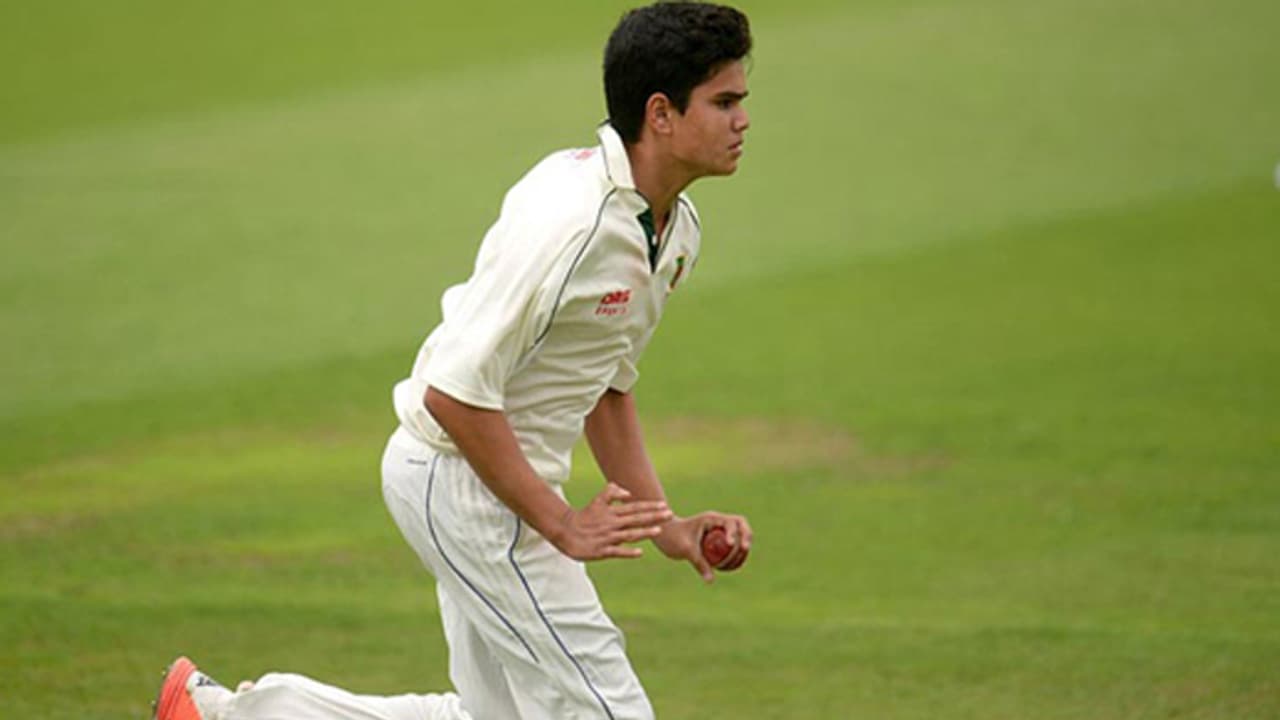 అర్జున్ టెండూల్కర్ టీమిండియా ఎంట్రీ.. దేశం తరపున తొలి వికెట్ అర్జున్ టెండూల్కర్ టీమిండియా ఎంట్రీ.. దేశం తరపున తొలి వికెట్