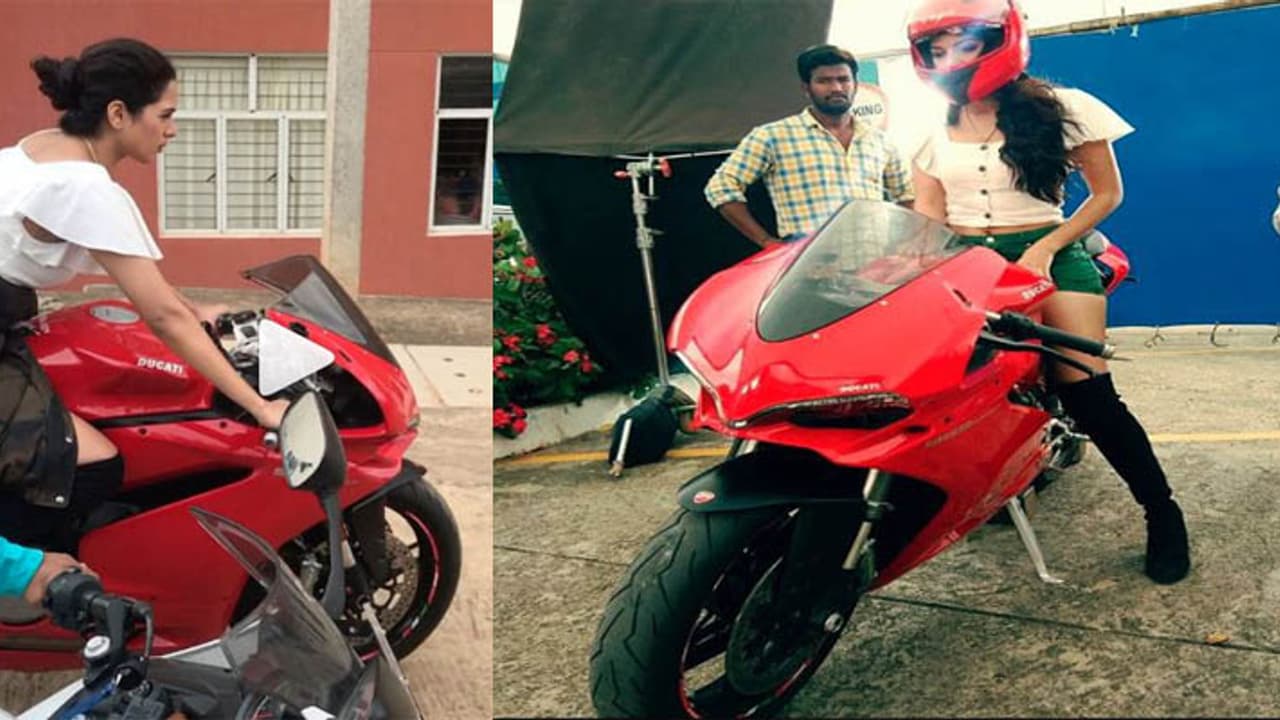 15 ಲಕ್ಷದ ಬೈಕ್ ಓಡಿಸಿದ ತಾನ್ಯಾ ಹೋಪ್ 15 ಲಕ್ಷದ ಬೈಕ್ ಓಡಿಸಿದ ತಾನ್ಯಾ ಹೋಪ್