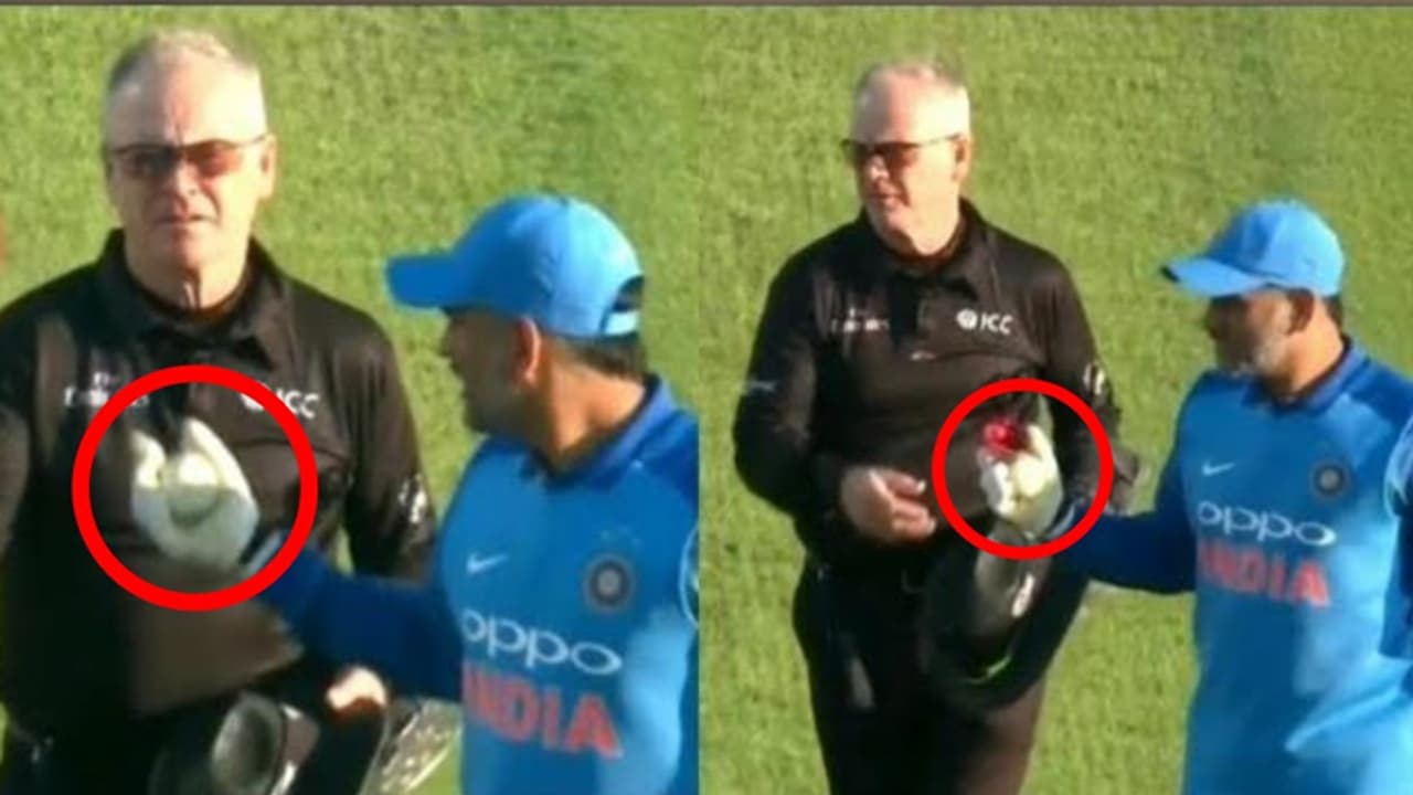 ధోనీ రిటైర్ కాబోతున్నాడా..? అంపైర్ల నుంచి బాల్ ఎందుకు తీసుకున్నాడు..? అర్థం అదేనా..? ధోనీ రిటైర్ కాబోతున్నాడా..? అంపైర్ల నుంచి బాల్ ఎందుకు తీసుకున్నాడు..? అర్థం అదేనా..?