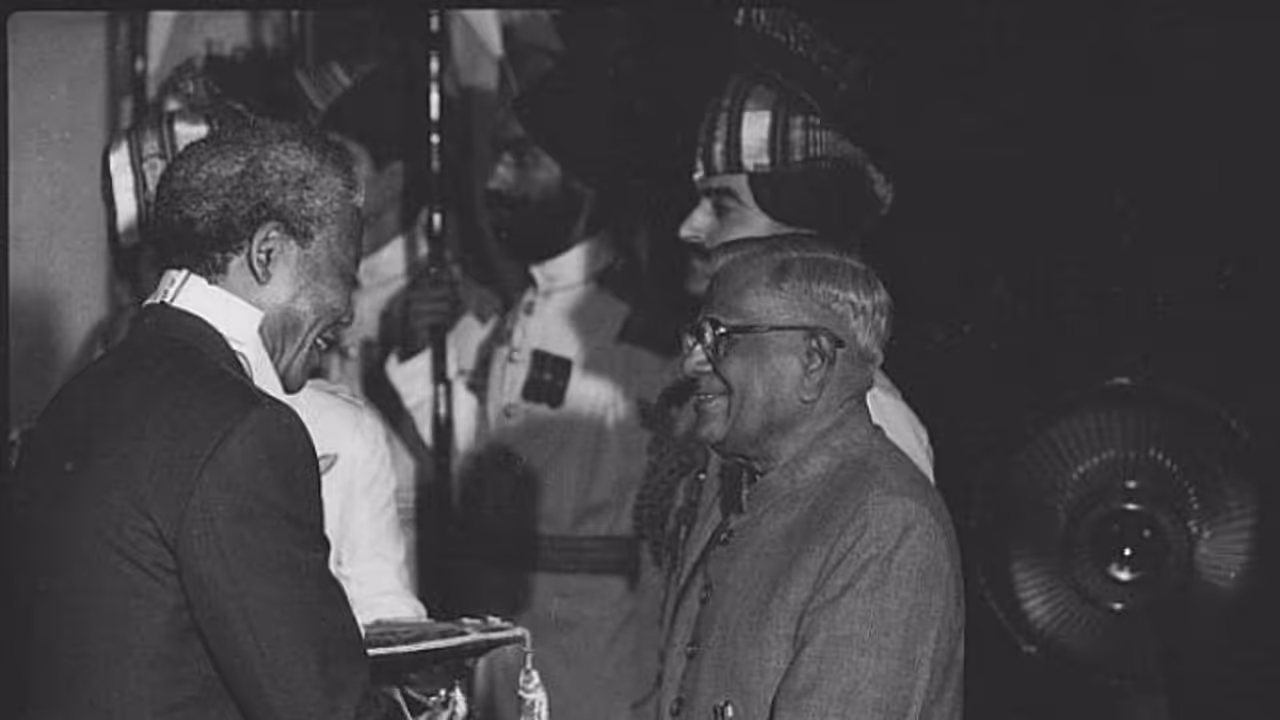 नेल्सन मंडेला जन्मशतीः भारत की पांच बातें, जिनसे वो प्यार करते थे...