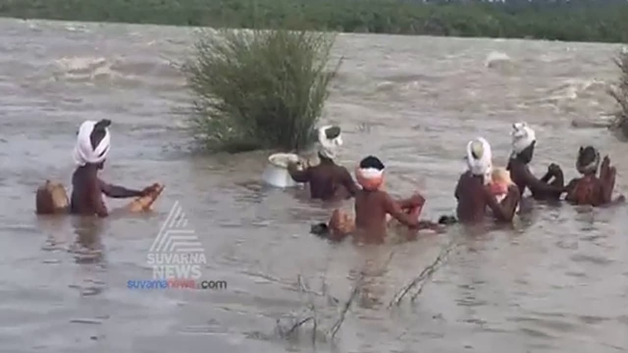 Guntur: కృష్ణానదిలో సంధ్యావందనానికి దిగి ఆరుగురు దుర్మరణం... పోలీసులకు హోంమంత్రి కీలక ఆదేశాలు (Video)