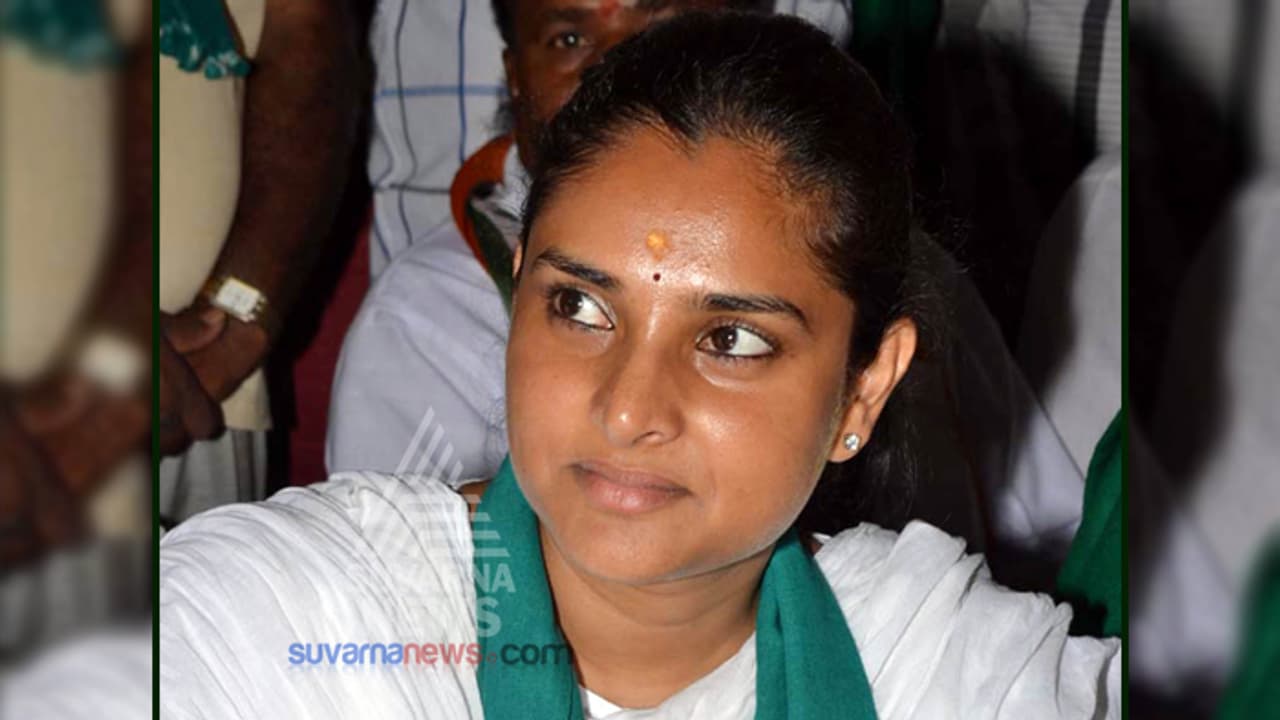 ಟ್ವಿಟರ್ ನಲ್ಲಿ ರಮ್ಯಾ ಲೇವಡಿ..! ಟ್ವಿಟರ್ ನಲ್ಲಿ ರಮ್ಯಾ ಲೇವಡಿ..!