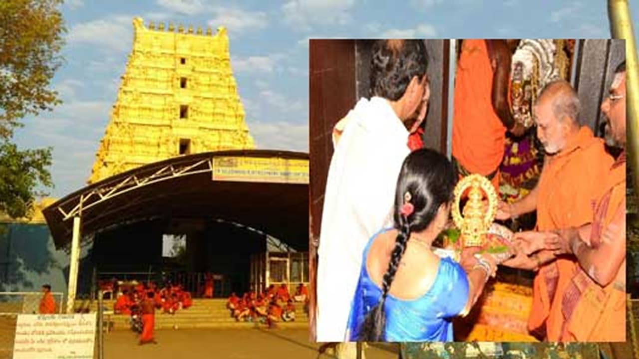 కాళేశ్వరంలో కేసీఆర్ పెట్టిన పట్టు చీరలు మాయం.. ఈవోల సస్పెన్షన్ కాళేశ్వరంలో కేసీఆర్ పెట్టిన పట్టు చీరలు మాయం.. ఈవోల సస్పెన్షన్