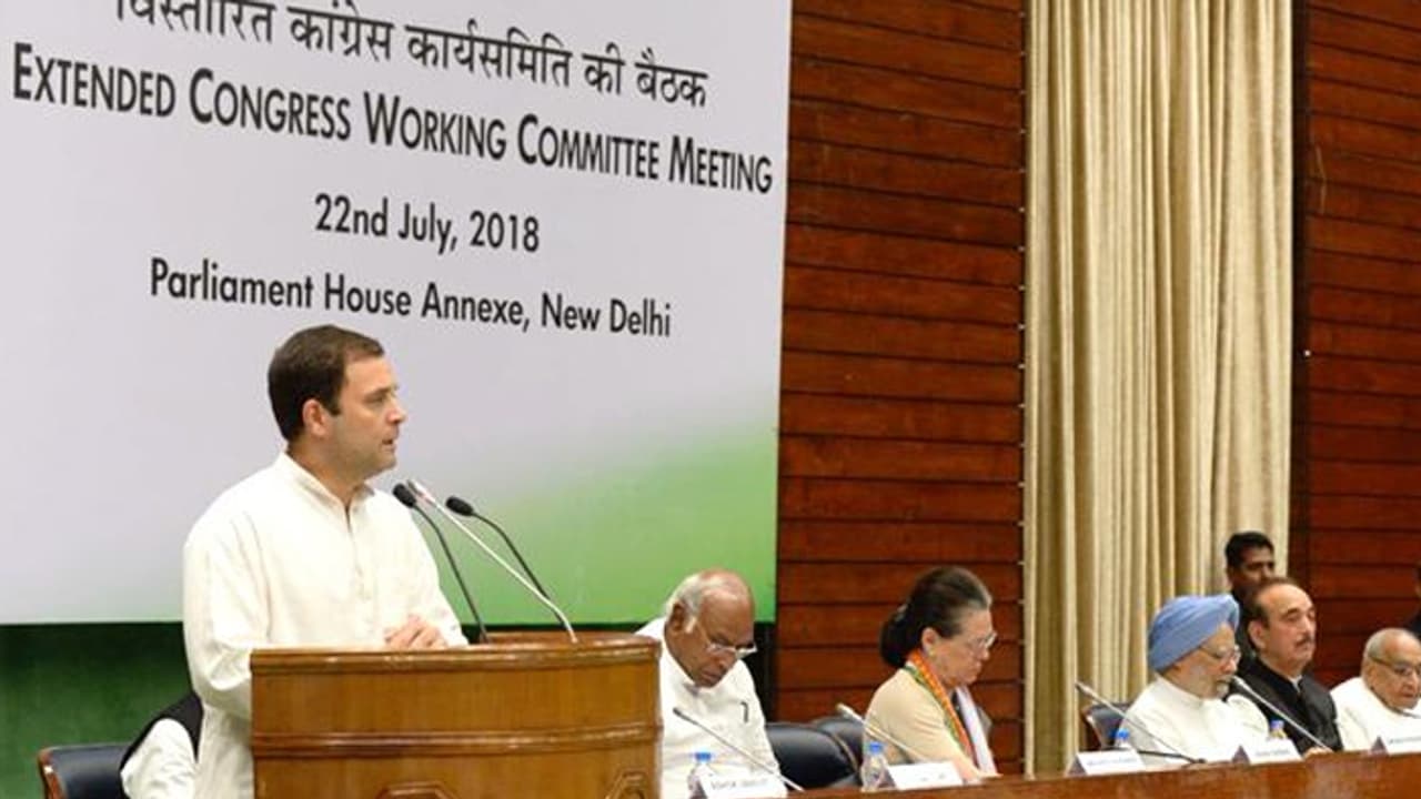 ముగిసిన రాహుల్ తొలి సీడబ్ల్యూసీ మీటింగ్.. 2019 ఎన్నికలే టార్గెట్ ముగిసిన రాహుల్ తొలి సీడబ్ల్యూసీ మీటింగ్.. 2019 ఎన్నికలే టార్గెట్