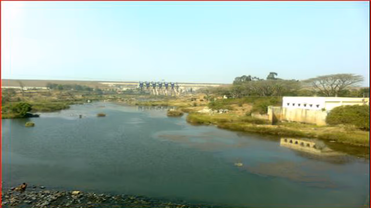 ಹೇಮಾವತಿ ನಾಲೆಗೆ ಕುಸಿದ ಭಾರೀ ಮಣ್ಣು : ಅಕ್ಕಪಕ್ಕದ ಗ್ರಾಮಗಳಲ್ಲಿ ಆತಂಕ