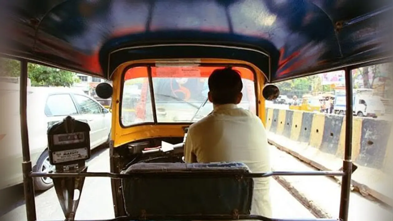 ಪತ್ರಕರ್ತೆ ಎದುರೆ ಹಸ್ತಮೈಥುನ ಮಾಡಿಕೊಂಡ ಆಟೋ ಚಾಲಕ ಪರಾರಿ ಪತ್ರಕರ್ತೆ ಎದುರೆ ಹಸ್ತಮೈಥುನ ಮಾಡಿಕೊಂಡ ಆಟೋ ಚಾಲಕ ಪರಾರಿ