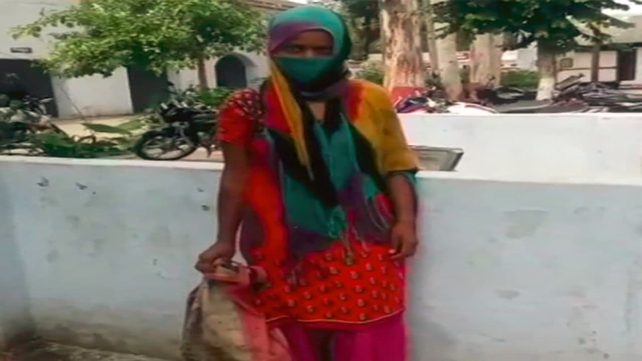 ఐదు నెలల పిండాన్ని చేతపట్టి పోలీస్ స్టేషన్ కి వెళ్లిన యువతి.... ఐదు నెలల పిండాన్ని చేతపట్టి పోలీస్ స్టేషన్ కి వెళ్లిన యువతి....