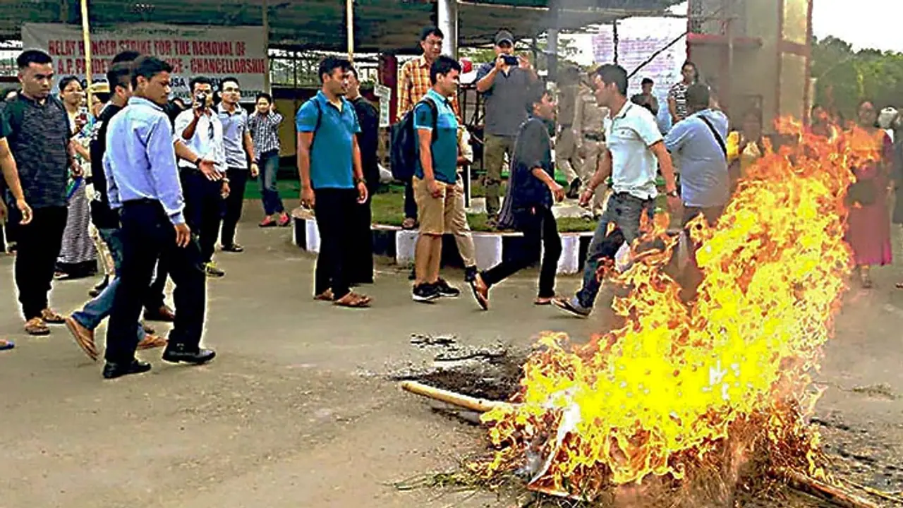 मणिपुर विश्वविद्यालय के उप कुलपति के इर्द-गिर्द घूमती राज्य में भड़की हिंसा