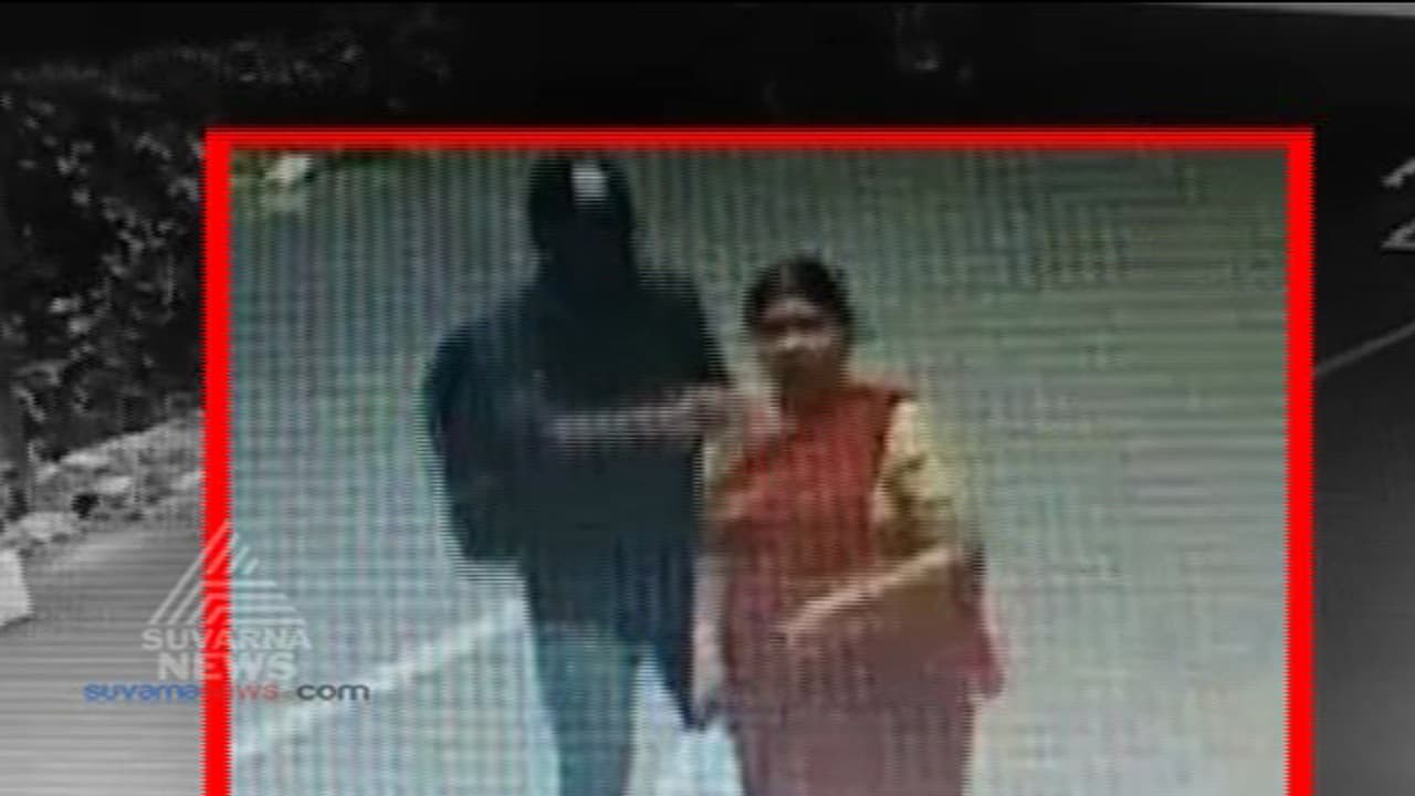 వృద్ధదంపతులపై దాడి...పుస్తెలతాడు తెంపి, తలగోడకేసి కొట్టి.. నగలు చోరీ.. !! వృద్ధదంపతులపై దాడి...పుస్తెలతాడు తెంపి, తలగోడకేసి కొట్టి.. నగలు చోరీ.. !!