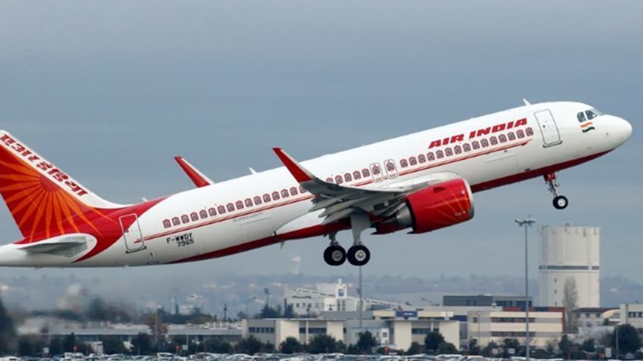 క్రీడాకారులను వదిలేసి ఎగిరిపోయిన ఎయిరిండియా.. బాధితుల్లో స్వర్ణపతక విజేత క్రీడాకారులను వదిలేసి ఎగిరిపోయిన ఎయిరిండియా.. బాధితుల్లో స్వర్ణపతక విజేత