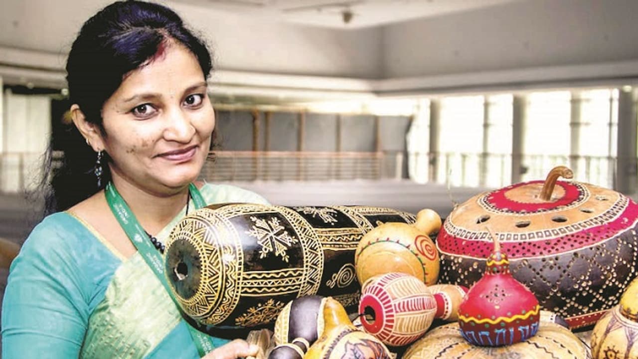 ಬದುಕು ಬದಲಿಸಿದ ಸೋರೆ ಬುರುಡೆ ಬದುಕು ಬದಲಿಸಿದ ಸೋರೆ ಬುರುಡೆ