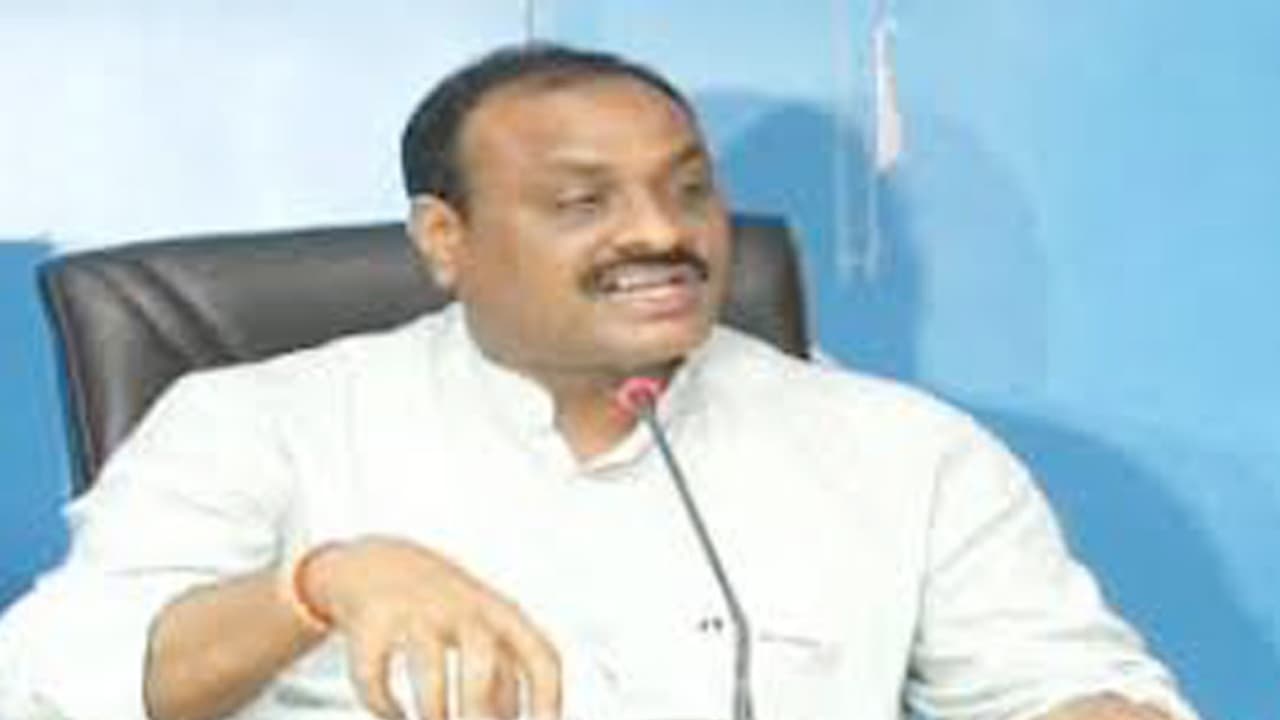 నీ స్థానంలో నేనుంటే రైలుకింద తలపెట్టుకునేవాడిని, గాజులు తొడుక్కోలేదు: తలసానిపై మంత్రి అచ్చెన్న ధ్వజం నీ స్థానంలో నేనుంటే రైలుకింద తలపెట్టుకునేవాడిని, గాజులు తొడుక్కోలేదు: తలసానిపై మంత్రి అచ్చెన్న ధ్వజం