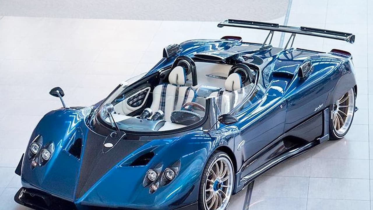 ఈ కారు ధర వింటేనే కళ్లు బైర్లుగమ్మడం ఖాయం, ఎంతో తెలుసా? ఈ కారు ధర వింటేనే కళ్లు బైర్లుగమ్మడం ఖాయం, ఎంతో తెలుసా?