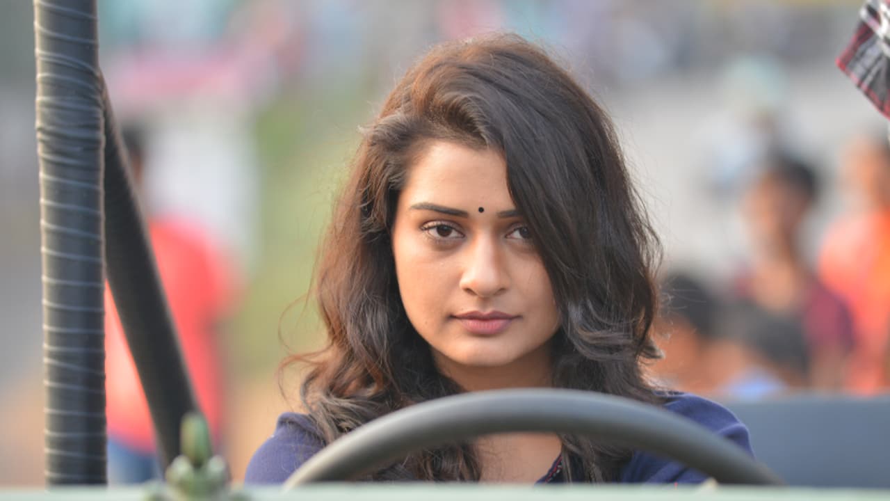 అలాంటి పాత్రలో నటించాలనుంది.. 'Rx100'హీరోయిన్! అలాంటి పాత్రలో నటించాలనుంది.. 'Rx100'హీరోయిన్!