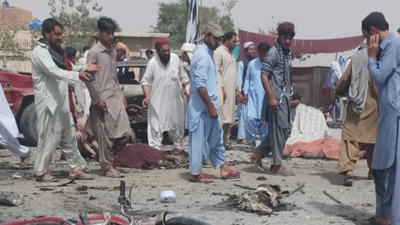 పాక్ ఎన్నికల్లో అపశృతి. క్వెట్టాలో భారీ పేలుడు.. 30 మంది మృతి పాక్ ఎన్నికల్లో అపశృతి. క్వెట్టాలో భారీ పేలుడు.. 30 మంది మృతి