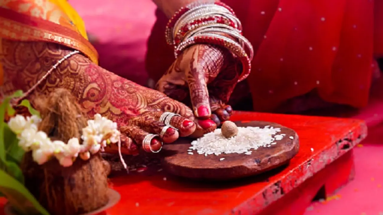 ಕಾಲುಂಗುರ ಧರಿಸುವುದರ ಮಹತ್ವವೇನು? ಕಾಲುಂಗುರ ಧರಿಸುವುದರ ಮಹತ್ವವೇನು?