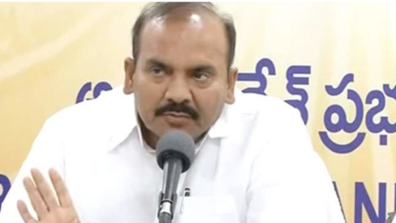 ఆధారాలు దొరక్కపోతే.. తప్పుడు కేసులు పెడతారా: వైసీపీపై ప్రత్తిపాటి ఫైర్ ఆధారాలు దొరక్కపోతే.. తప్పుడు కేసులు పెడతారా: వైసీపీపై ప్రత్తిపాటి ఫైర్