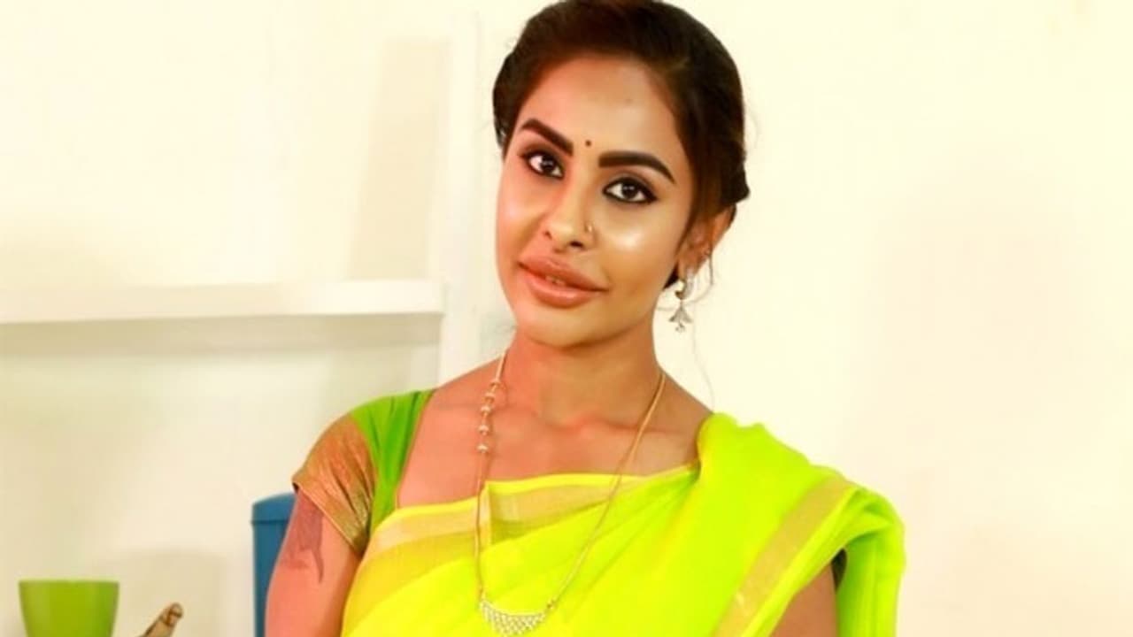 ఆ డైరెక్టర్ పై శ్రీరెడ్డి పోలీస్ కంప్లైంట్!