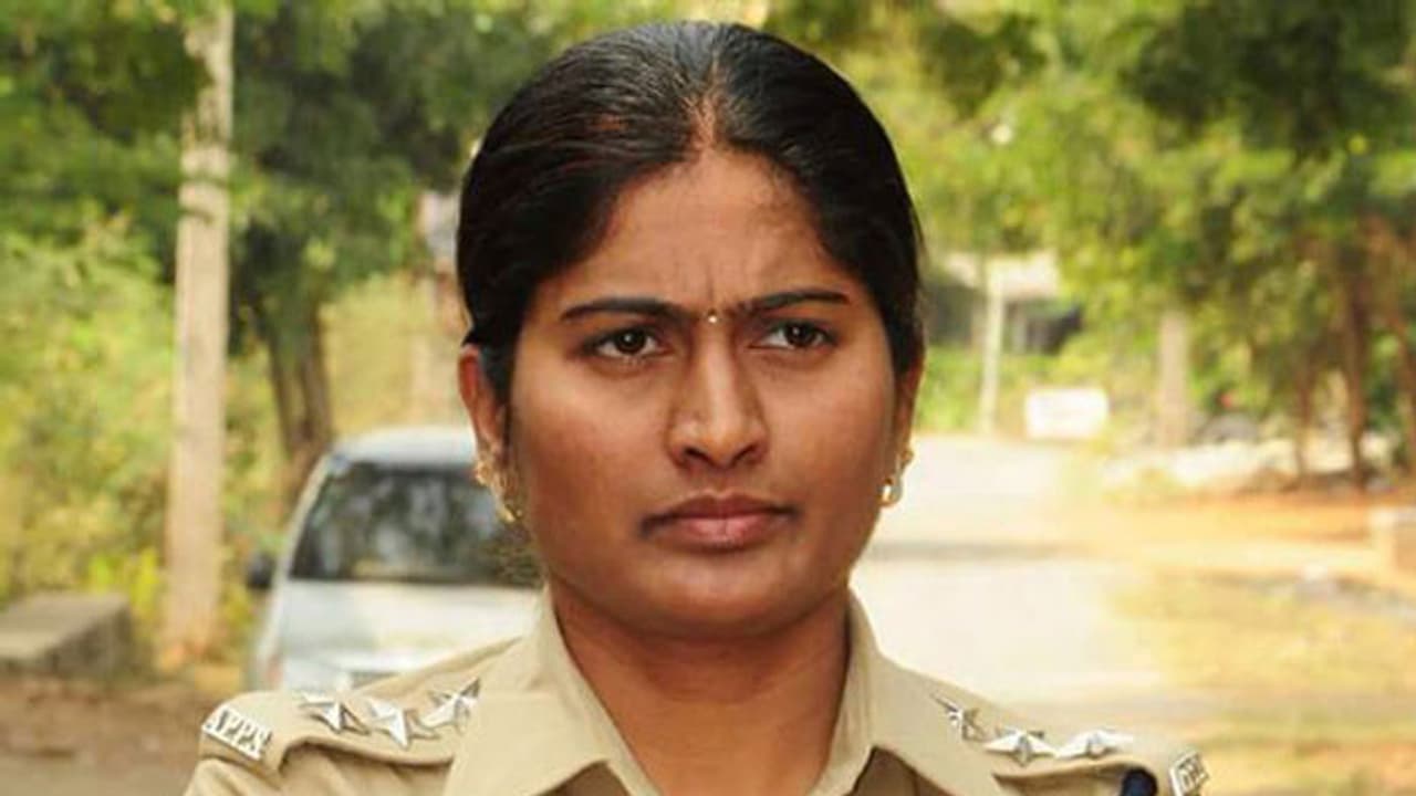 ముగిసిన సస్పెన్షన్, విధుల్లో చేరిన ఏసీబీ ఎఎస్పీ సునీతారెడ్డి ముగిసిన సస్పెన్షన్, విధుల్లో చేరిన ఏసీబీ ఎఎస్పీ సునీతారెడ్డి