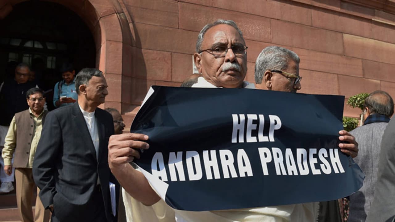 హోదాపై కేవీపీ ప్రైవేట్ బిల్లు.. రేపు మధ్యాహ్నం చర్చించే అవకాశం హోదాపై కేవీపీ ప్రైవేట్ బిల్లు.. రేపు మధ్యాహ్నం చర్చించే అవకాశం