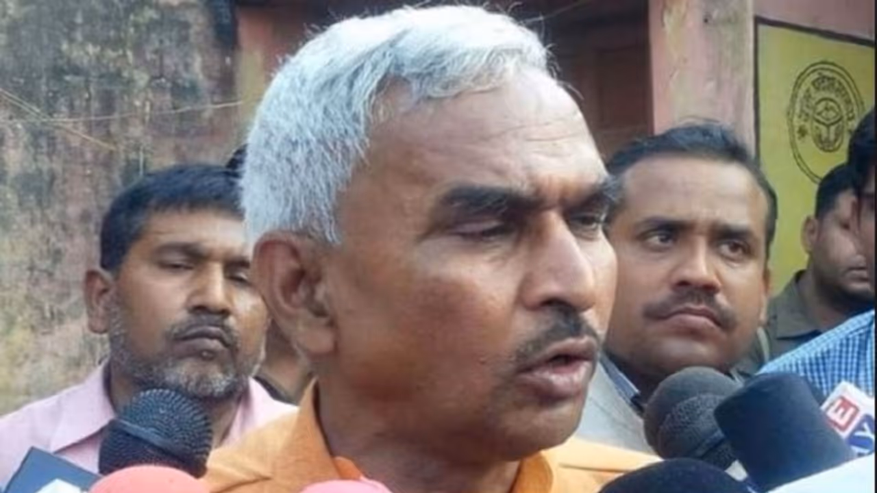 മോദിയാണ് രാമൻ, രാഹുൽ ഗാന്ധി രാവണനും പ്രിയങ്ക ശൂർപ്പണഖയും: ബിജെപി നേതാവ് സുരേന്ദ്രസിംഗ് മോദിയാണ് രാമൻ, രാഹുൽ ഗാന്ധി രാവണനും പ്രിയങ്ക ശൂർപ്പണഖയും: ബിജെപി നേതാവ് സുരേന്ദ്രസിംഗ്