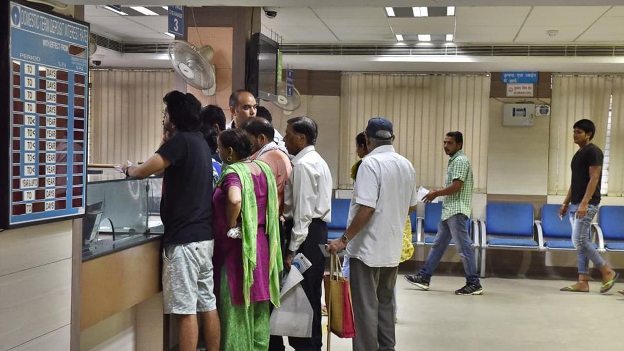 ಗ್ರಾಹಕರೇ ಗಮನಿಸಿ; ಈ ದಿನ ಬ್ಯಾಂಕ್ ವ್ಯವಹಾರ ಇರಲ್ಲ ಗ್ರಾಹಕರೇ ಗಮನಿಸಿ; ಈ ದಿನ ಬ್ಯಾಂಕ್ ವ್ಯವಹಾರ ಇರಲ್ಲ