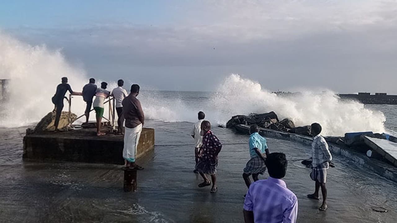 പ്രചാരണം പൊടിപൊടിച്ച് മുന്നണികൾ, കടൽ പോലെ പ്രവചനാതീതം തിരുവനന്തപുരത്തിന്റെ തീരം 