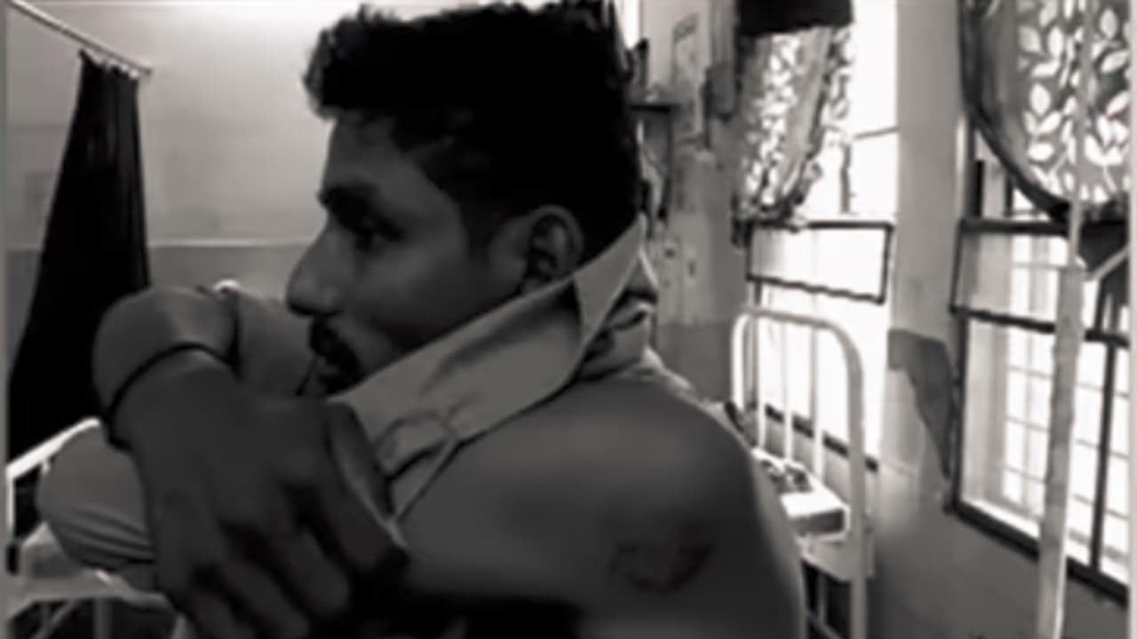 కావలిలో రికార్డింగ్ డ్యాన్స్, అడ్డుకున్న ఎస్సైని సముద్రంలో ముంచి హత్యాయత్నం కావలిలో రికార్డింగ్ డ్యాన్స్, అడ్డుకున్న ఎస్సైని సముద్రంలో ముంచి హత్యాయత్నం