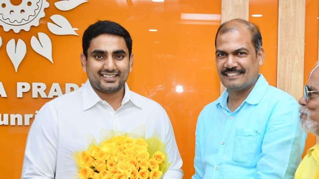 లోకేష్ ని కలిసిన టీడీపీ కువైట్ అధ్యక్షుడు లోకేష్ ని కలిసిన టీడీపీ కువైట్ అధ్యక్షుడు