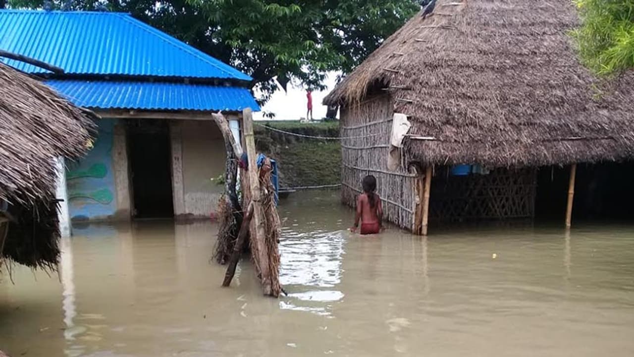 మిషన్ భగీరథ వరద ఆ ఊరినే ముంచెత్తింది మిషన్ భగీరథ వరద ఆ ఊరినే ముంచెత్తింది