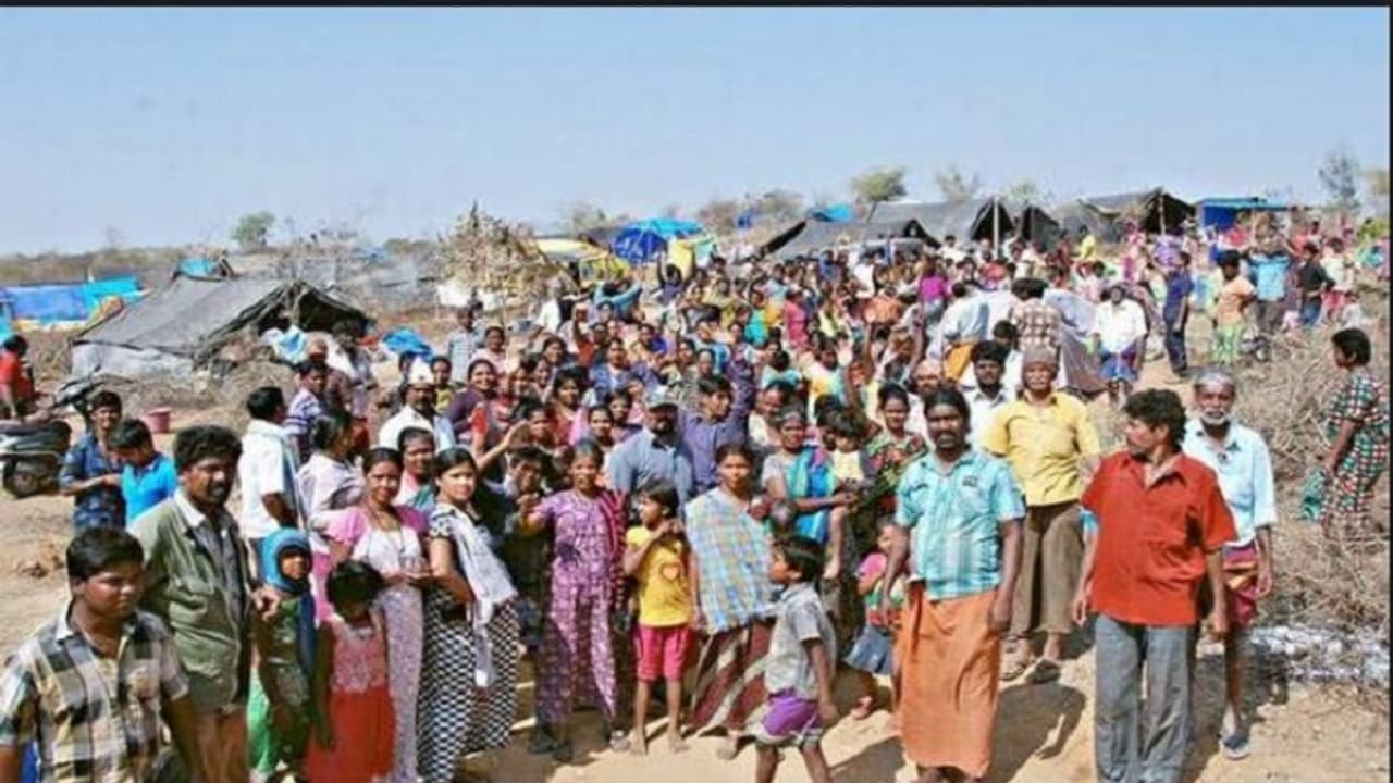 ಜ್ಯೋತಿಷಿ ಮಾತು ನಂಬಿ ಊರನ್ನೇ ತೊರೆದ ಗ್ರಾಮಸ್ಥರು! ಜ್ಯೋತಿಷಿ ಮಾತು ನಂಬಿ ಊರನ್ನೇ ತೊರೆದ ಗ್ರಾಮಸ್ಥರು!