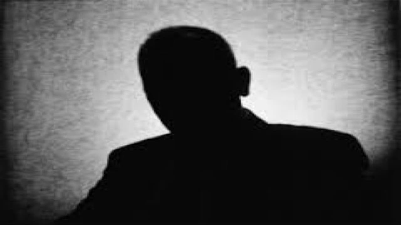 లీకులకు కారణం ఆ దర్శకుడేనా..? లీకులకు కారణం ఆ దర్శకుడేనా..?